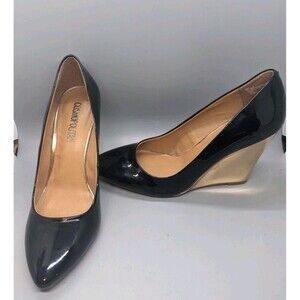 Cosmopolitan Woman’s Black Patent Leather Gold Wedge Heel Pump Sz 8.5